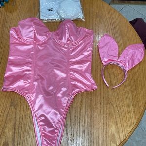 1X 8 Piece Playboy Bunny Costume in Pink